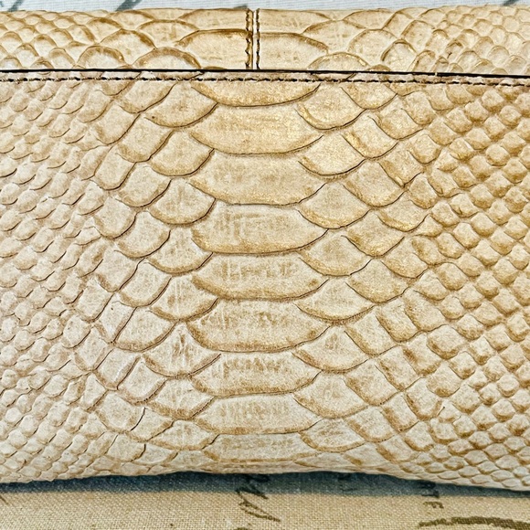 Coach Tan Leather Snake Embossed Shoulder Bag can convert to wristlet - Picture 9 of 12